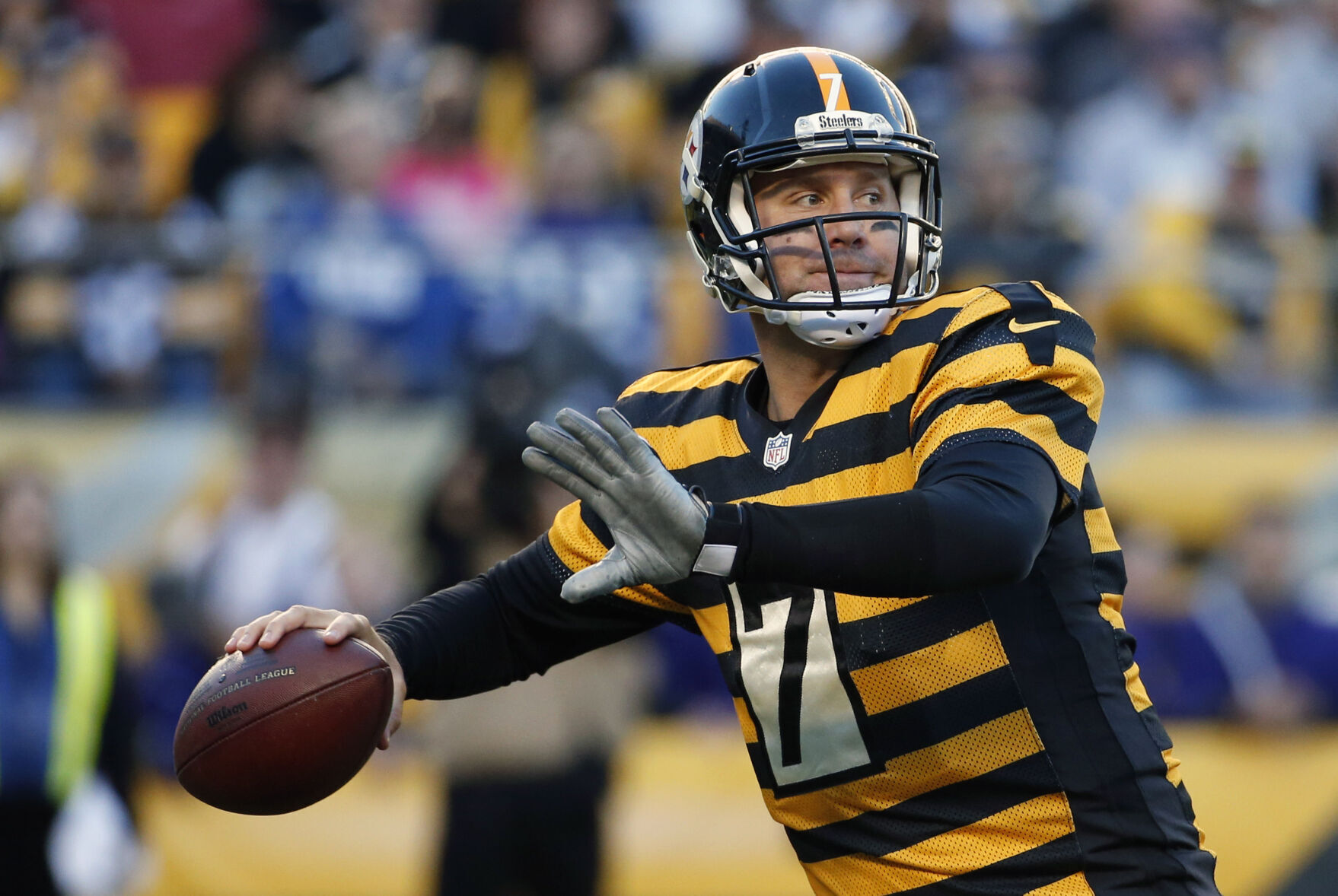 2014: Ben Roethlisberger throws for 522 yards, 5 TDs in Steelers win